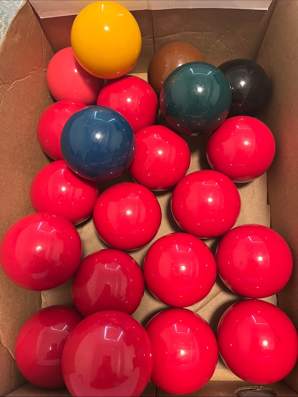 21 Vtg Snooker Billiard balls- 15 red, 1-black,blue,pink,brown, yellow,green